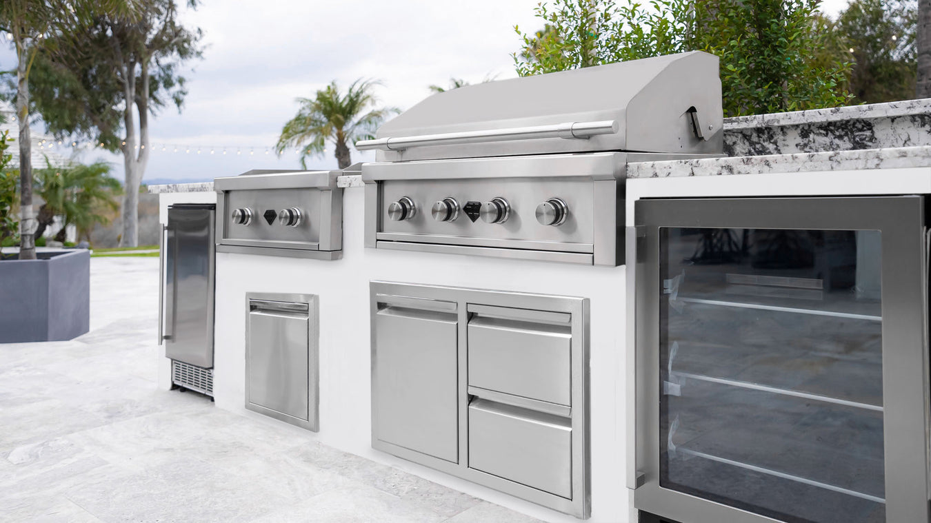Outdoor Kitchens and Grills
